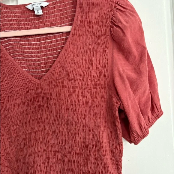 ⭐️$4 when bundled- Women's Salmon Smocked Puff Sleeve Top - Picture 4 of 4